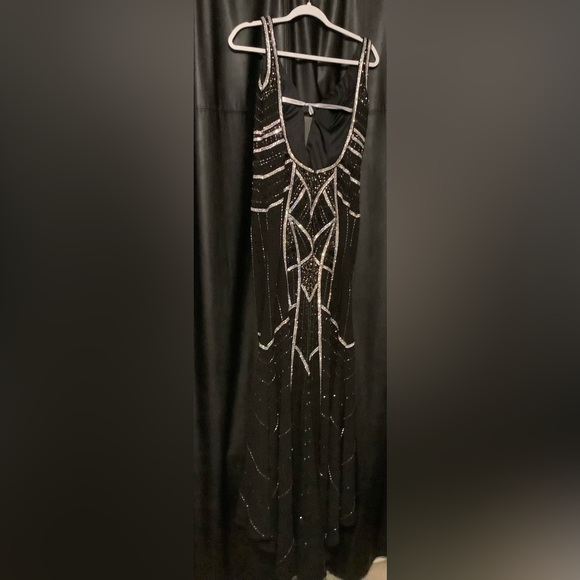 Tony Bowls Black Formal Jeweled Gown Size 8 - Picture 4 of 10